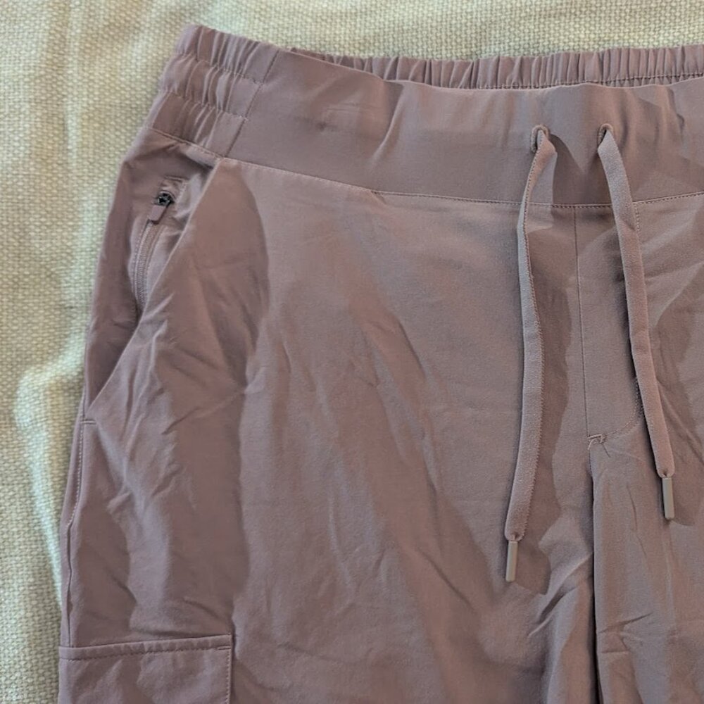 Target ALL IN MOTION XL Mid-Rise Cargo Pants - Picture 2 of 9